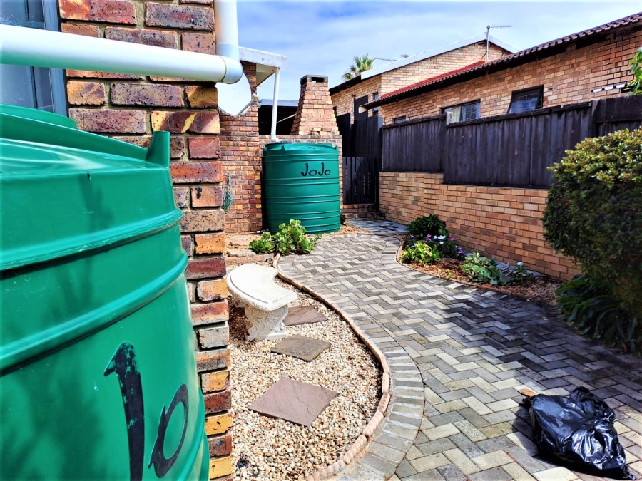 4 Bedroom Property for Sale in Wavecrest Eastern Cape